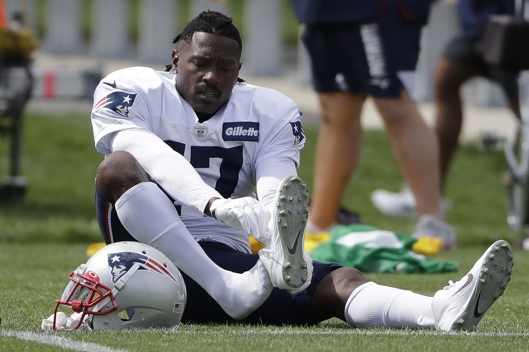 Patriots-Brown Football